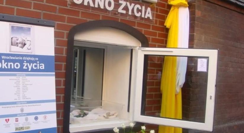 Kétéves kisfiút találtak egy babamentő-fészekben