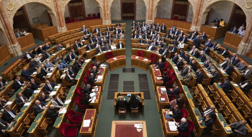 “Gyermekvédelem” – újabb indokot talált a kormány az alaptörvény módosítására