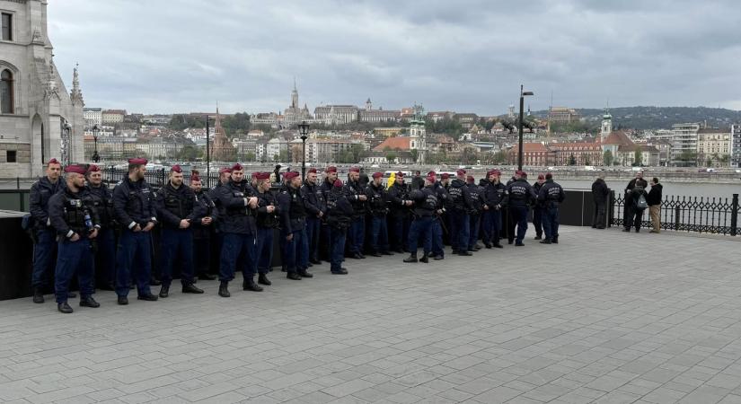 Teljes készültség a Parlamentnél