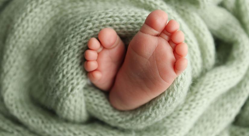 Tévedett a klinika - más gyermekét hordta ki a nő egy IVF-hiba miatt