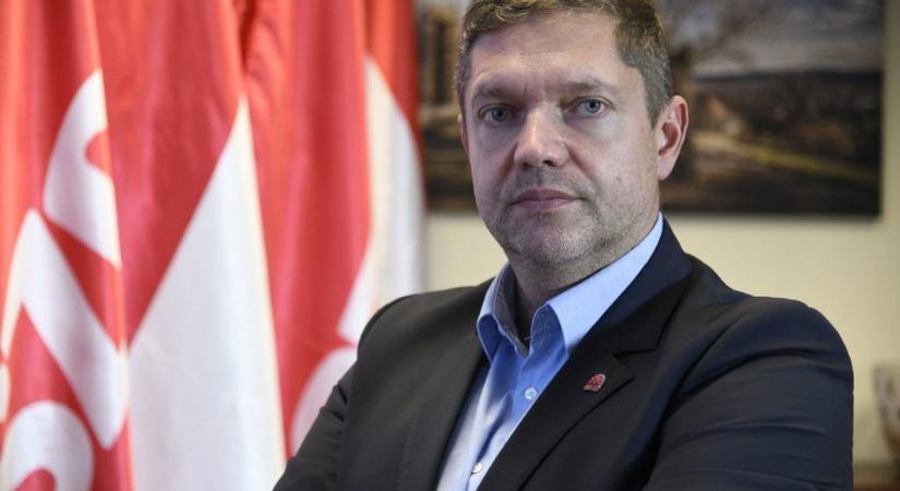 Az MSZP frakcióvezetője szerint beismerő vallomással érnek fel Orbán elszólásai