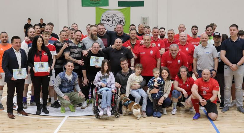 Balog Lívia javára rúgták a bőrt Sárbogárdon