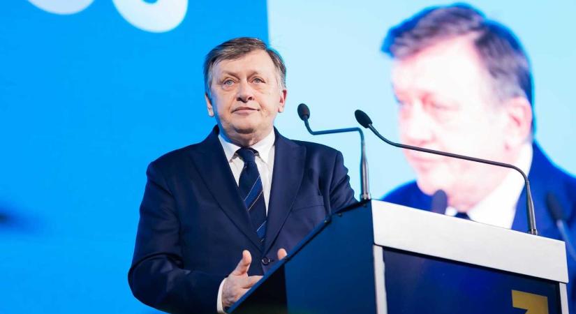 Crin Antonescut csak egy százalékpont választja el Simiontól
