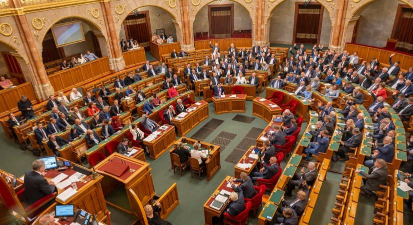 Leállt a parlament élő közvetítése, gondokkal küzdenek az Országházban