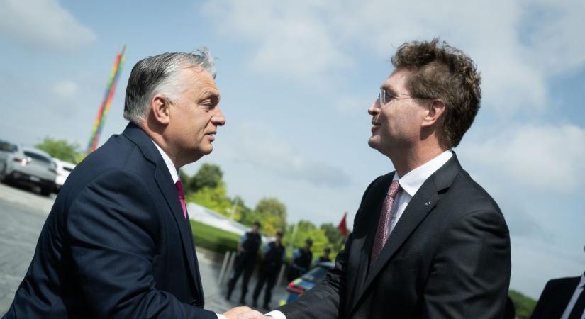 Orbán Viktorral bútorozott össze a Mercedes-Benz vezetése a német sajtó szerint