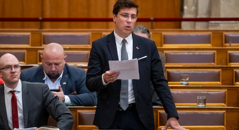 Rétvári Bence a Jobbiknak: Hordozható orvosok? Önök 60 orvost vittek külföldre!