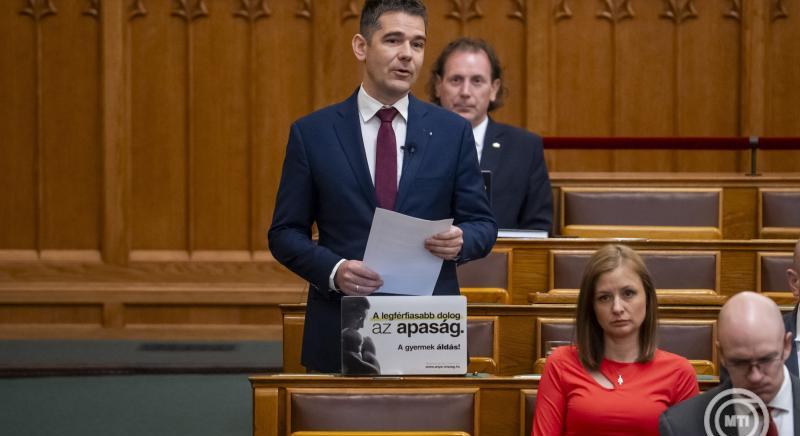 A digitális diktatúrától a kötelező védőoltásokig