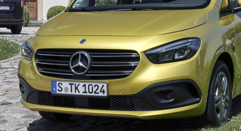 Leszámol az átemblémázott Renault modellekkel a Mercedes-Benz