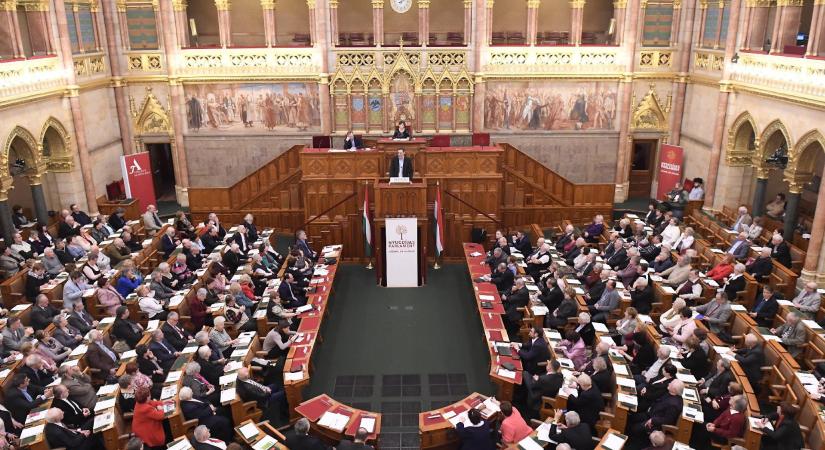 Megszavazták a 15. alaptörvény-módosítást