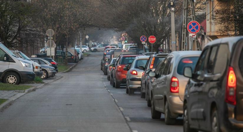 Lezárnak egy debreceni utcát, még a lakóknak is kerülniük kell majd!