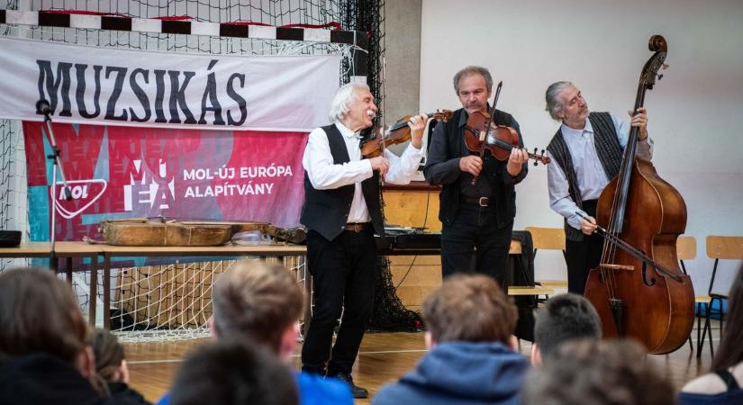 Tatabányán járt a Muzsikás együttes fotók, videó