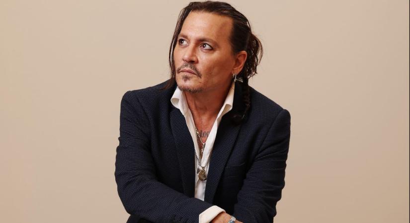 Johnny Depp újra forgat, a film első fotóján felismerhetetlen a színész