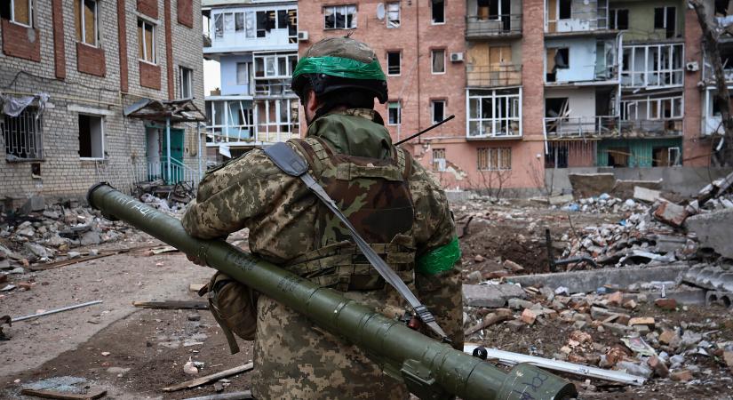 Sajtótájékoztatót tartottak Kijevben az ukrán fogságba esett kínai katonák