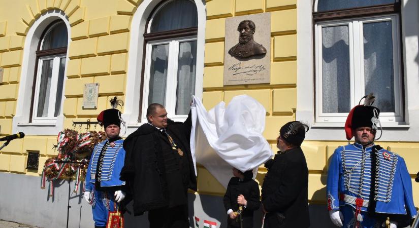 Olyasmit kaptak a dombormű mellé a madarasiak, aminek egy életen át hasznát veszik
