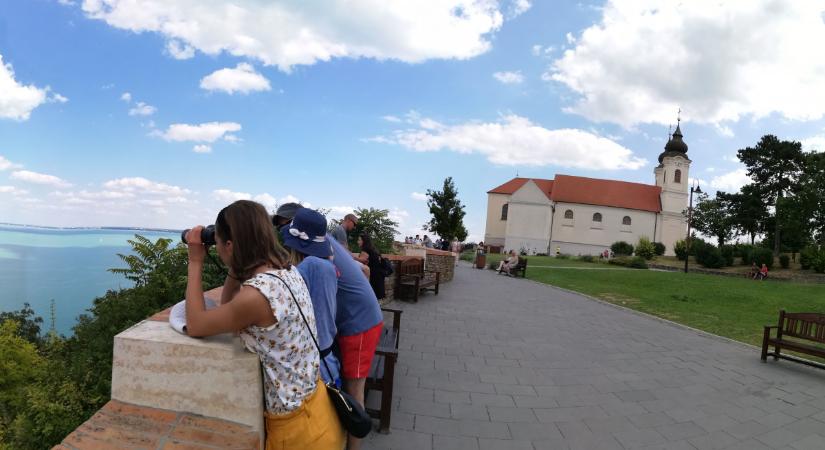 Hadat üzentek a fűnyírónak három balatoni nagyvárosban