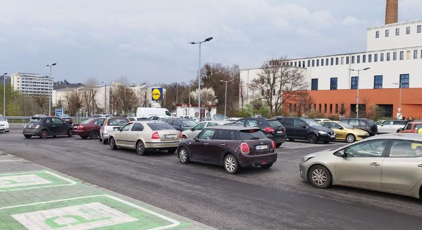 Vajon a körforgalom megoldás lenne ebben a forgalmas kereszteződésben?