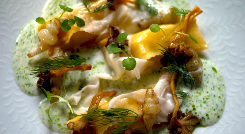 Juhtúróval és burgonyával töltött agnolotti