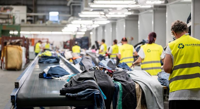 Tavaszi lomtalanítás: plüssmackó, használt cipő is landolhat a ruhagyűjtő konténerben