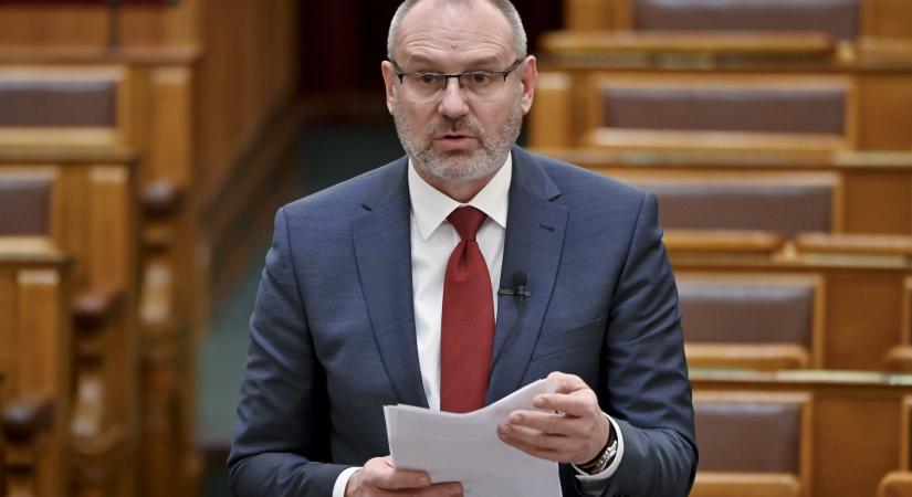 Zsigó Róbert: átlagosan majdnem húsz százalékos az árrésstop hatása
