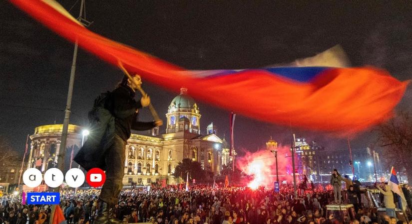 Tüntető egyetemisták zárták le a közmédiát a szomszédban
