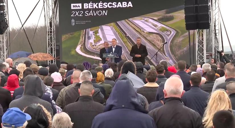 Újabb, 2x2 sávos gyorsforgalmi útszakaszt vehettek birtokba a közlekedők