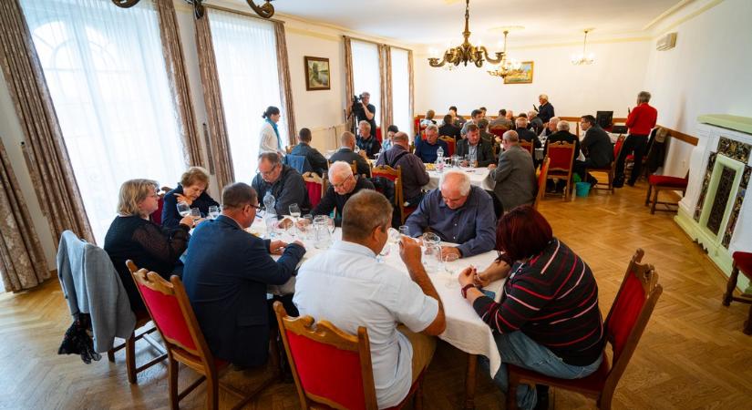 Városi borverseny – Indul a borminták leadása