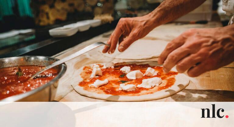 Véletlenül lett modell egy 24 éves pizzasütő, mostanra ő az egyik legkeresettebb