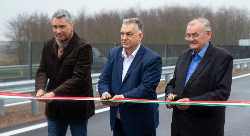 Elkészült a vidék sztrádája, helyszíni fotóinkat mutatjuk az M44-es lenyűgöző átadójáról