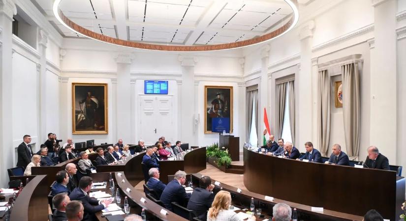 Szita Károly: Brüsszel 413 milliárd forintnyi eurót tart vissza a megyei jogú városoktól