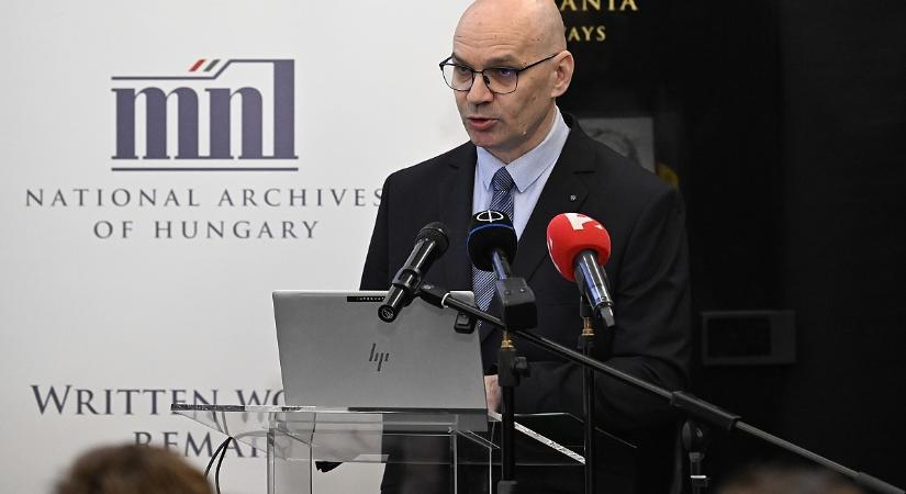 Árulónak tartja a külföldön letelepedő magyarokat a miniszteri biztos