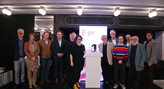 Irodalmi díjat alapítottak a legjobb kortárs magyar írók számára