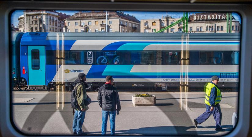Napi MÁV: Lerobbant a Napfény Intercity, visszahúzták Ceglédre