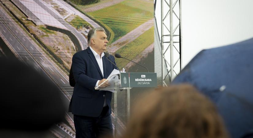 Orbán Viktor az M44-es átadóján jelentette be, hogy Ukrajnát meg kell állítani