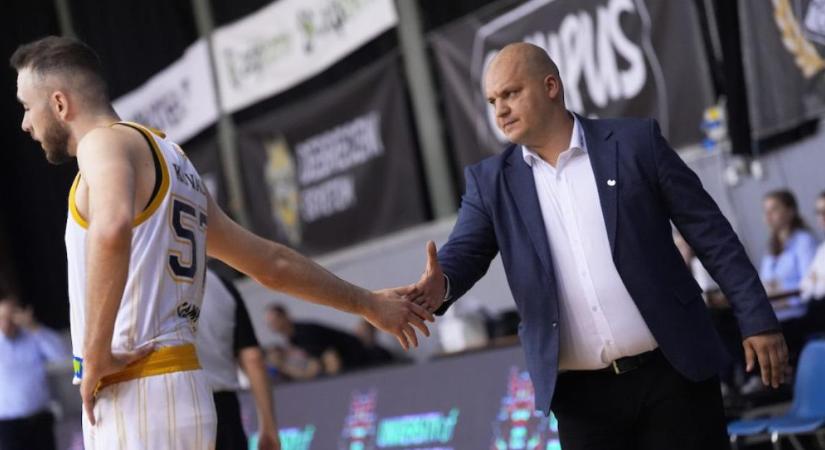 Négyből négy győzelem az új edző mérlege: készen áll a rájátszásra a DEAC kosárcsapata