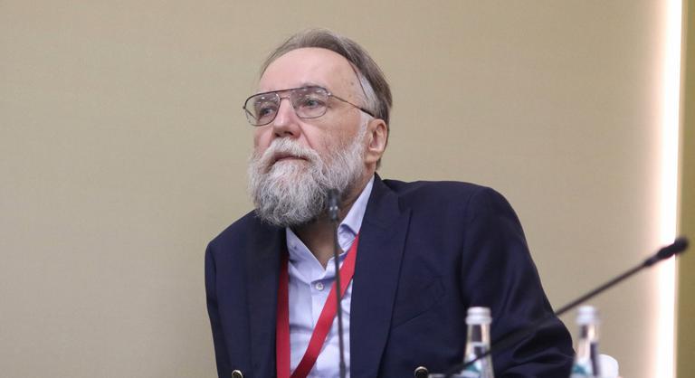 Végighaknizta az amerikai médiát „Putyin agya”