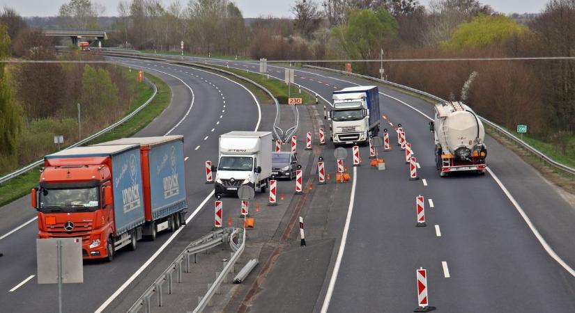 Sebességkorlátozás, sávlezárás, terelés, torlódás – ezek várnak ránk az autópályán