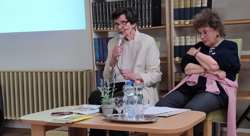 Ormos Ferenc és Ormos Zsuzsanna közös kiállítása nyílt meg a könyvtárban