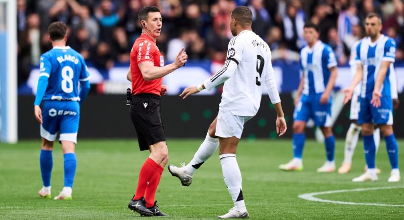 Úgy fest, Kylian Mbappé olcsón megússza a piros lapját