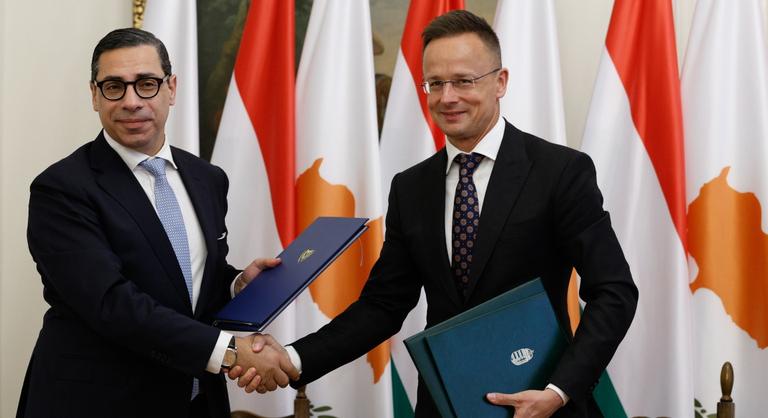 Szijjártó Péter humanitárius együttműködést jelentett be Ciprussal