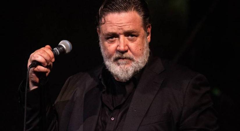 Íme Russell Crowe és ritkán látott fiai: a kisebbikből igazi szívtipró lett