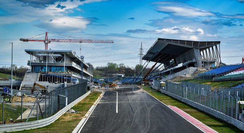 Padlógázzal halad a Hungaroring átépítése: már a nézőtér is formálódik