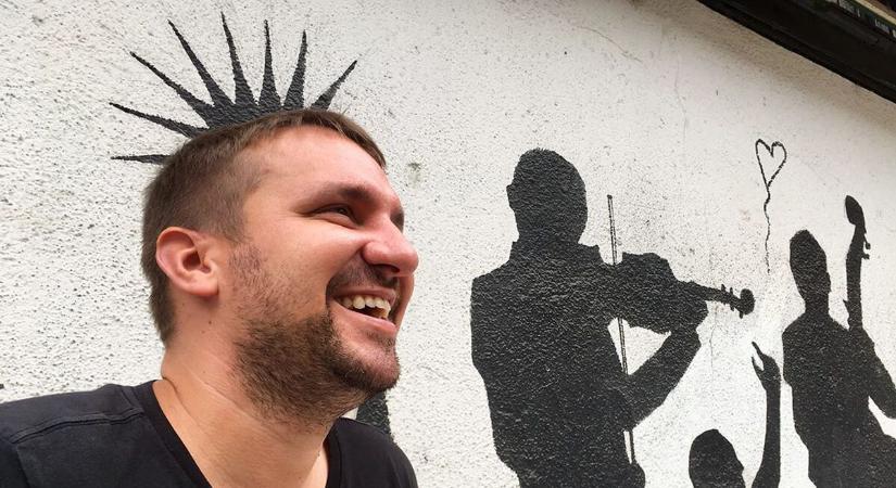 Újat alakított a pécsi humorista