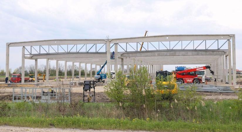 Utánajártunk, mit épít az algyői Hód Plast Kft. a körforgalomnál