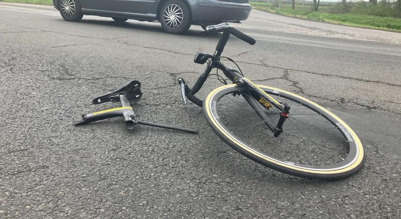 „Szétrobbant alattam a bicikli” – elütöttek egy pécsi biciklistát, meg sem állt az Audis, most keresik!