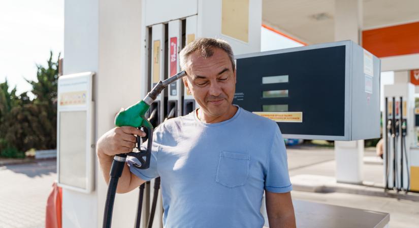 Mindenkit feljelentett egy bécsi benzinkút, aki csak áthajtott
