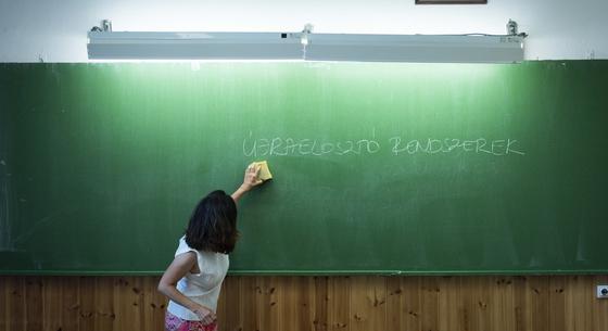 Már a kormányközeli Századvég is elkezdett a tanárproblémákról beszélni