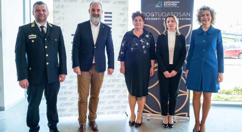 Út a felsőoktatásba: félszázan végeztek a SZE jogi felvételi előkészítő képzésén