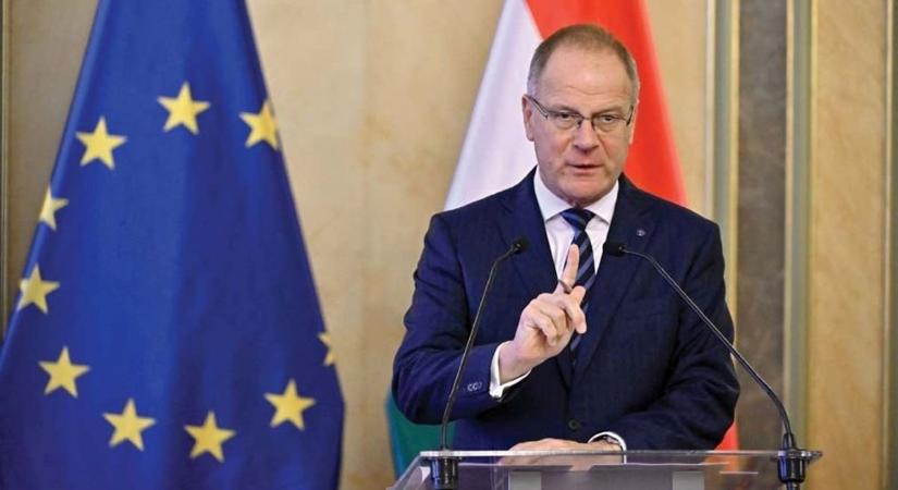 Betelt a pohár a tömeges beköltözések miatt: azonnal intézkedett Navracsics Tibor