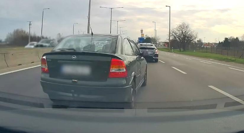 "A... anyádat, idióta!" - vérfagyasztó videó, ilyen kevésen ég nem mlt tömegbaleset az M3-ason