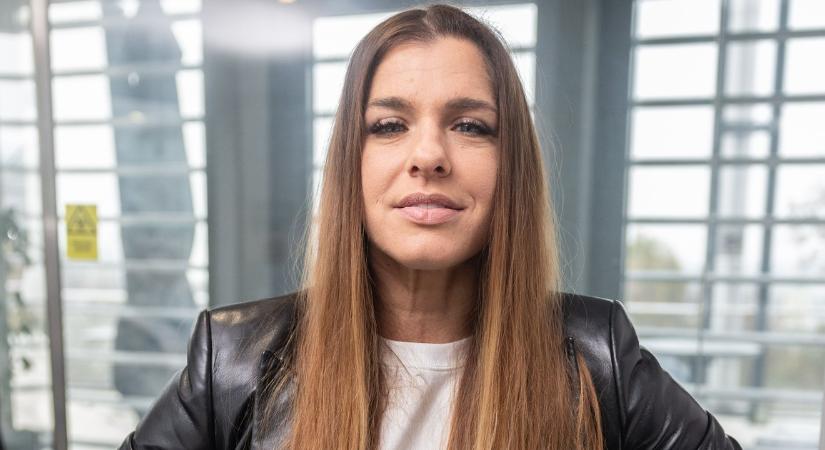 Dér Heni édesapja mindent megtett, hogy a lánya karrierjének útjába álljon – „Mindenféle módon próbált ellehetetleníteni”